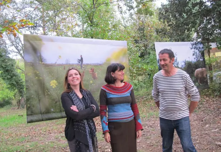 Karine Granger, l’artiste, Florence Arnaud, responsable des éditions Shisto et Hervé Parrain, président de Terroir Cévennes.