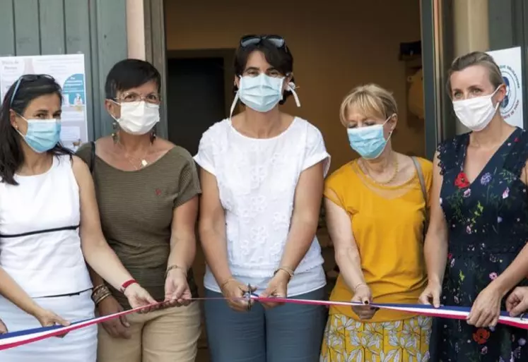 De gauche à droite, la préfète Valérie Hatsch, la sénatrice Guylène Pantel, la présidente du département Sophie Pantel, la maire de Florac Flore Thérond et la sous-préfète Chloé Demeulenaere.