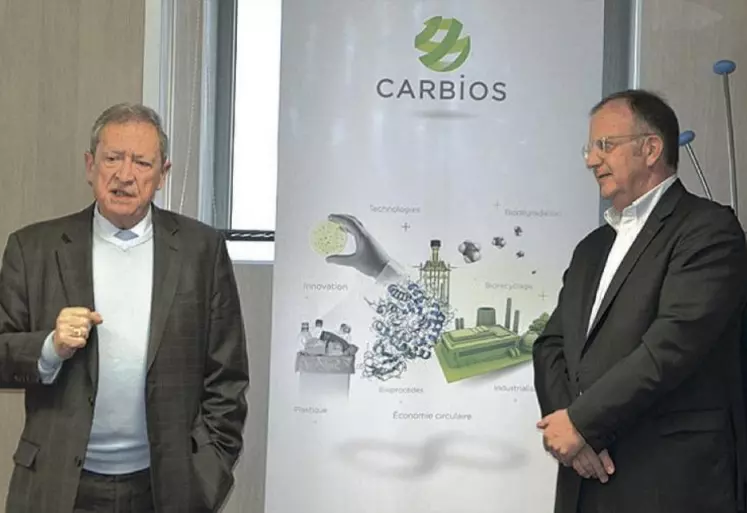 Découverte du nouveau laboratoire de Carbios au biopôle de Saint-Beauzire, en présence du pdg de la société Jean-Claude Lumaret et du président du conseil régional d'Auvergne, René Souchon