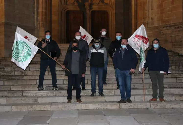 L’appel à la mobilisation de la FRSEA et des JA Auvergne-Rhône-Alpes a trouvé un écho plus large à l’échelle du grand Massif central. Des actions coup de poing étaient prévues ce mardi 9 mars dans tous les départements. Objectif : maintenir la pression sur les prix et la Pac.