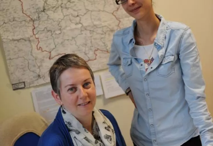 Agnès Ducret et Alexia Constant, dans leur bureau de Mende.