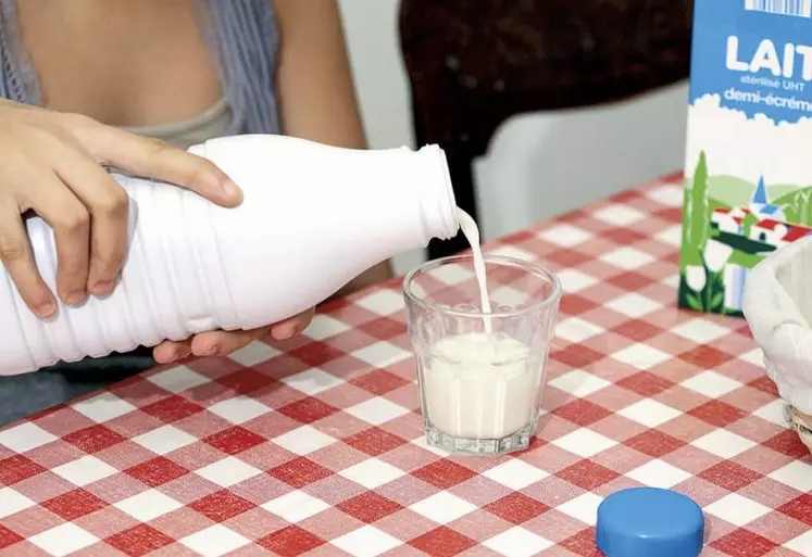 Le prix du lait à la ferme décolle enfin, alors même que la saisonnalité de la production laitière voudrait qu’il diminue. Éléments d’explication.