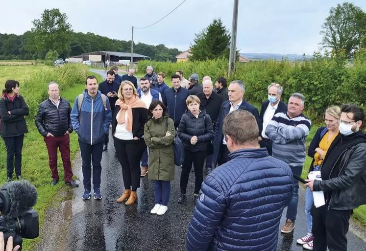 Les députés européens réunis sur une exploitation de Saône-et-Loire.