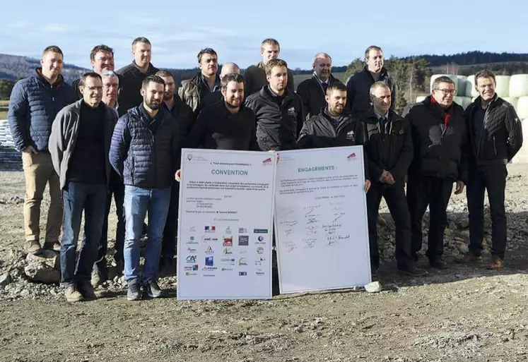 Les jeunes agriculteurs et leurs partenaires pour la traditionnelle conférence de presse et la signature de la convention du PAI.