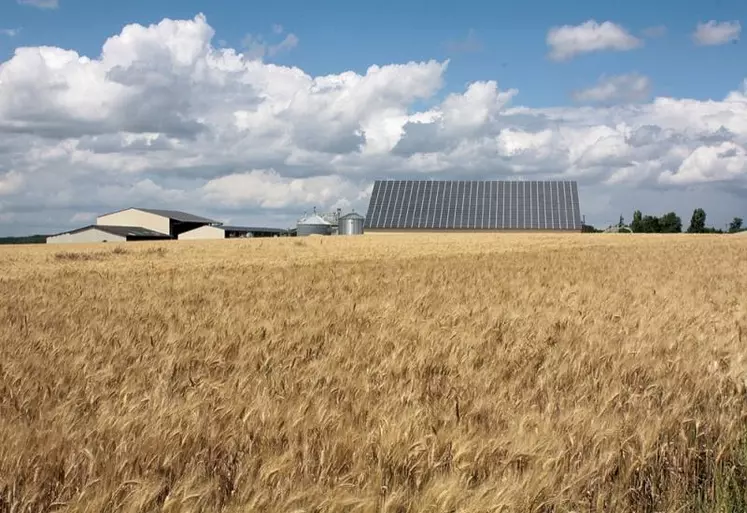 Un rapport commandé par le ministère des Armées plaide pour que la France intègre la menace de la géo-ingénierie solaire dans sa stratégie de défense. Les auteurs n’ont recensé aucun projet de modélisation des effets de ces techniques – dont la plupart auraient une forte incidence sur l’agriculture.