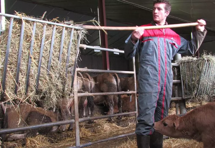 Kévin Ranc, agriculteur aux Salelles, près de Saint-Symphorien.