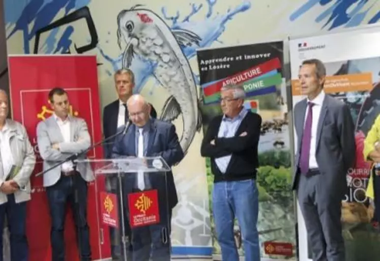 Au lycée agricole de la Canourgue, les élus locaux, accompagnés du vice-président de la région Vincent Labarthe, de la rectrice de l’académie de Montpellier Sophie Béjean, du directeur régional de l’alimentation, de l’agriculture et de la forêt de la région Occitanie Florent Guhl, du préfet Philippe Castanet.