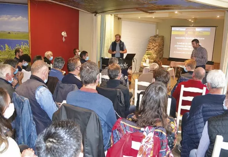 Le syndicat de défense et de promotion du Laguiole AOP et de la tome fraîche de l'Aubrac tenait son assemblée générale mercredi 20 octobre à Recoules d'Aubrac.