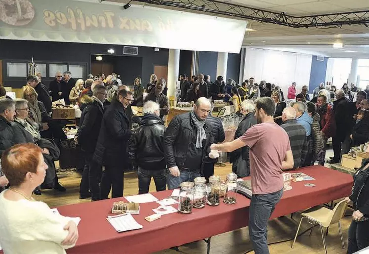 Dégustations, démonstration de cavage, marché aux truffes et de plants truffiers… De quoi inciter les nombreux visiteurs à rejoindre la grande famille des trufficulteurs Lozériens.