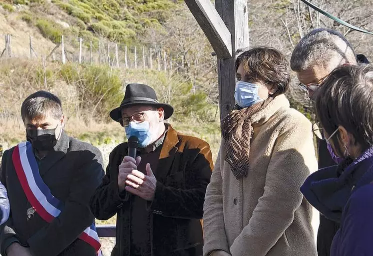 Le 26 novembre, les élus du département se sont rendus au hameau de l'Espinas (commune de Ventalon-en-Cévennes) pour inaugurer le verger école imaginé et réalisé par l'association « Renouveau de la pomme 100 % Cévennes ».