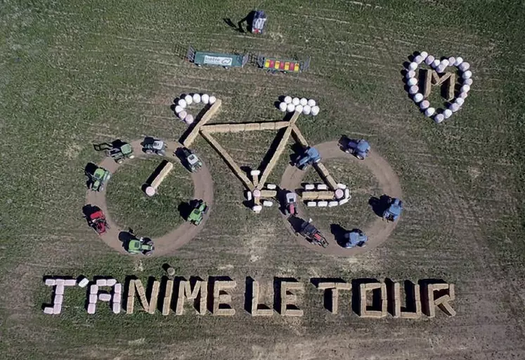 À Aumont-Aubrac, les JA affichent leur soutien aux coureurs.