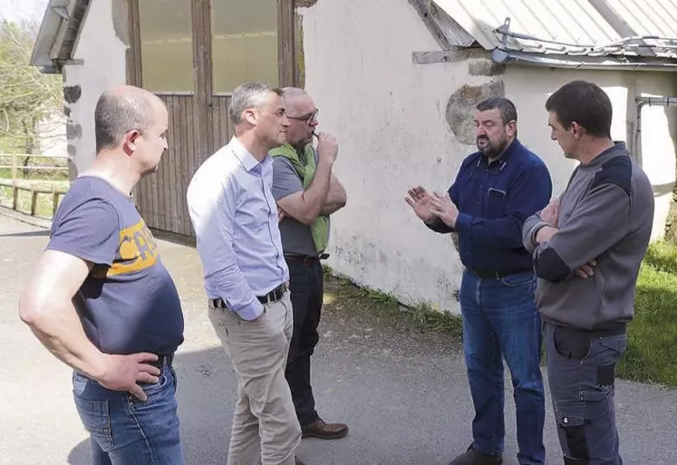 Hervé Fumery, directeur des marchés de l'équarissage, deuxième en partant de la gauche.