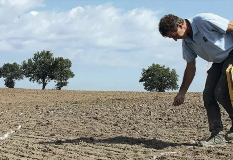 C’est à la main qu’il faut travailler les micro-parcelles.