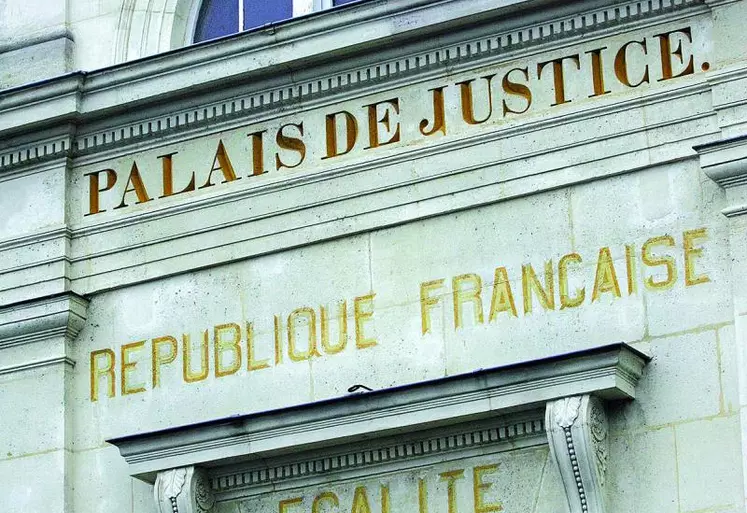 L'association de soutien aux agriculteurs en difficulté craint que les futurs tribunaux des activités économiques (TAE) ne soient moins protecteurs que les tribunaux judiciaires. Elle s'oppose à la réforme et s'inquiète du déroulement de l'expérimentation.