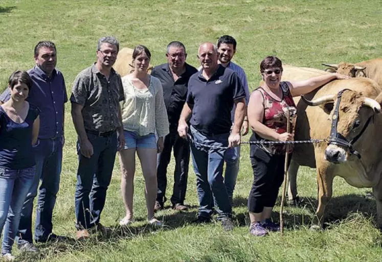 Les participants à cette présentation en présence aussi de Pierre Antonin Fabre, négociant, et Bernard Pélissier, éleveur Aubrac.