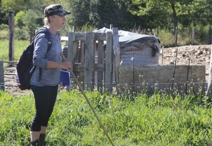 Samedi 22 août, les Agricultur’elles, dans le cadre du festival qu’elles organisent chaque année depuis 2017, ont innové en proposant une balade botanique autour de la ferme bio du Gévaudan. L’après-midi s’est terminée par un mini-marché à la ferme, ainsi que par la dégustation d’une assiette de charcuterie locale.