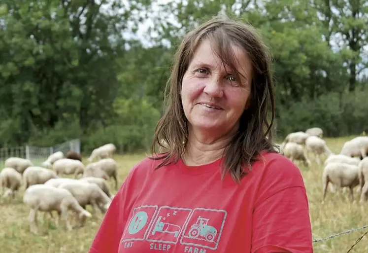 Sur la commune de Chadenet cette éleveuse ovine a dédié sa vie à son troupeau, à défendre et promouvoir son travail. Les terres de Chapieu, bien que lointaines, lui ont fourni une surface non négligeable pour assurer son autonomie céréalière.