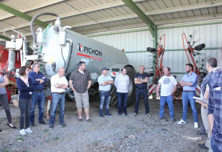 Des discussions riches entre agriculteurs utilisateurs de matériels en Cuma.