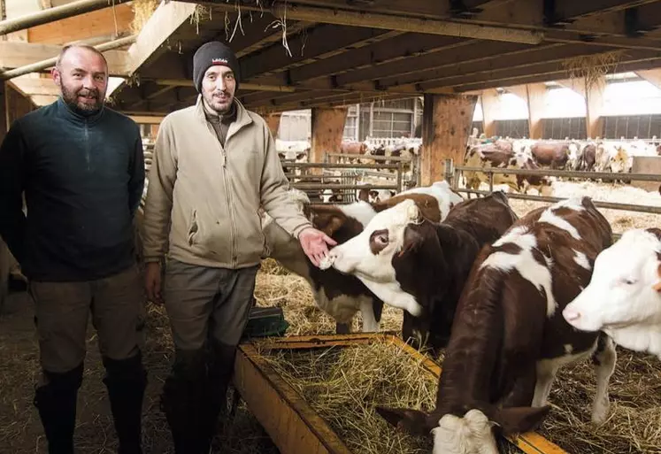  Alors que l’AOP Bleu d’Auvergne vient d’ajouter un huitième producteur, le Gaec Sudre dans le Puy-de-Dôme, c’est l’occasion de revenir avec le Gaec Pic, seul producteur lozérien de Bleu d’Auvergne sur cette production particulière.