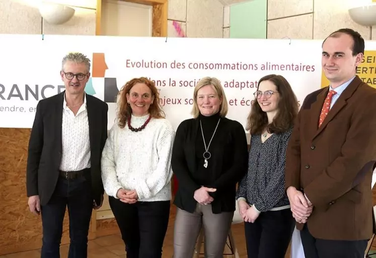 Vendredi 10 mas, le Cerfrance Lozère a tenu sa traditionnelle assemblée générale à Langlade, en présence d'invités de marque : Véronique Praniau et Martin Nicol, au secrétariat général Cerfrance.