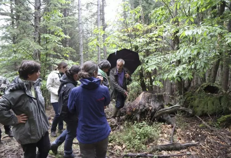 Les sept membres du jury ont visité la parcelle de Jean-Pierre Lafont le 23 mai dernier.