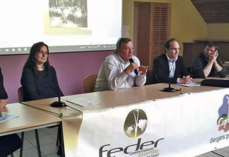 Michèle Boudoin, présidente de la FNO aux côtés de Jean-Yves Foucault, président de Limagrain et Paul Bony, président de Copagno (à droite) ont longuement débattu de la situation démographique de l’élevage ovin.