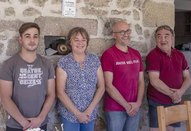 droite : Cyril Faurie et sa mère Francine, Sébastien Fonfreyde et Serge Faurie.