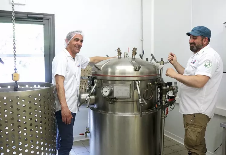 Guillaume André, responsable du pôle de formation agroalimentaire, et Grégory Boulard, directeur de l’atelier 