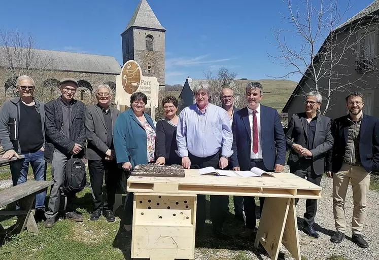 La signature du contrat territorial zones humides du PNR Aubrac