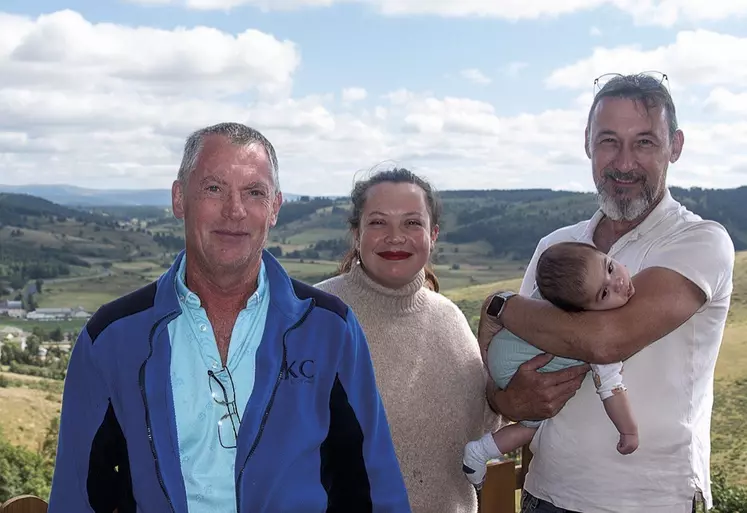 Gilles Richard, le chef du restaurant, Manon Richard, Raynald Leroux et leur fils Aslan.