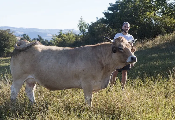 Florian Hostalier avec ses animaux