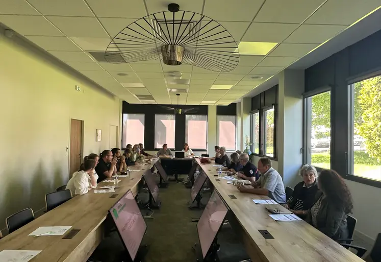 Les adhérents du Service de Remplacement Creuse se sont réunis le 13 mai dans les nouveaux locaux de Groupama à Guéret.