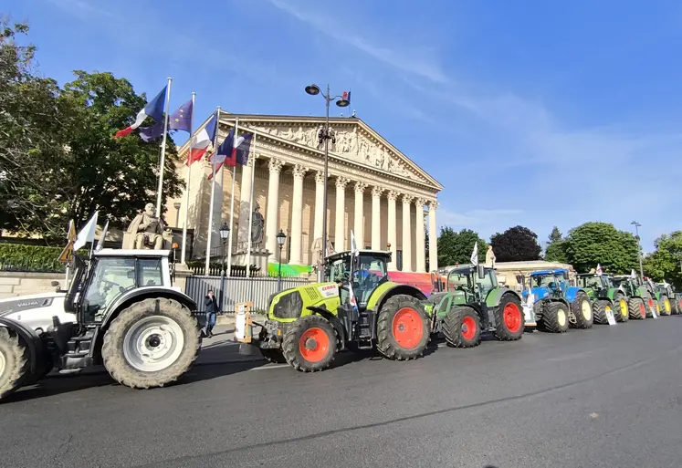 tracteurs devant l'assemblée nationale