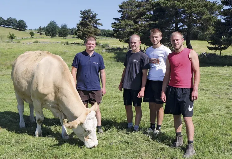 Paul et Rémi Bessières, ainsi que leurs jeunes frères
