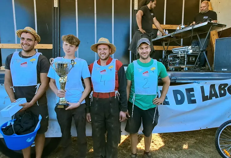 Bastien Ramousse et Mathis Boyer (labour à plat) et Simon Vaille et Mathieu Chaptard (labour en planche) sont qualifiés pour la Régionale en Ardèche.