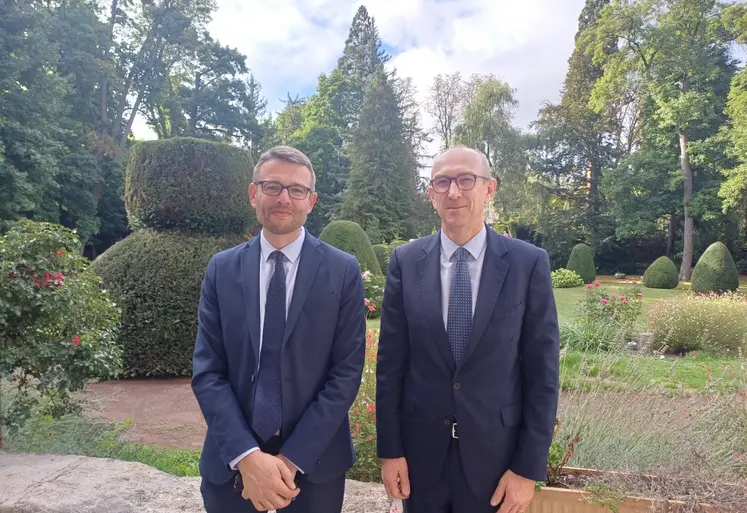 De gauche à droite : le directeur de Cabinet, Benoit De Lagarde et le Préfet Yvan Cordier.