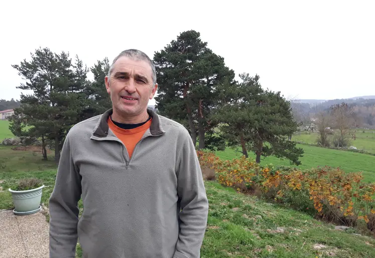 Lionel Guy, président de la Section laitière FDSEA, dénonce «	l'argent qui dort	» au CRIEL/AMC, de «	l'argent qui appartient aux éleveurs et qui n'est pas utilisé	».
