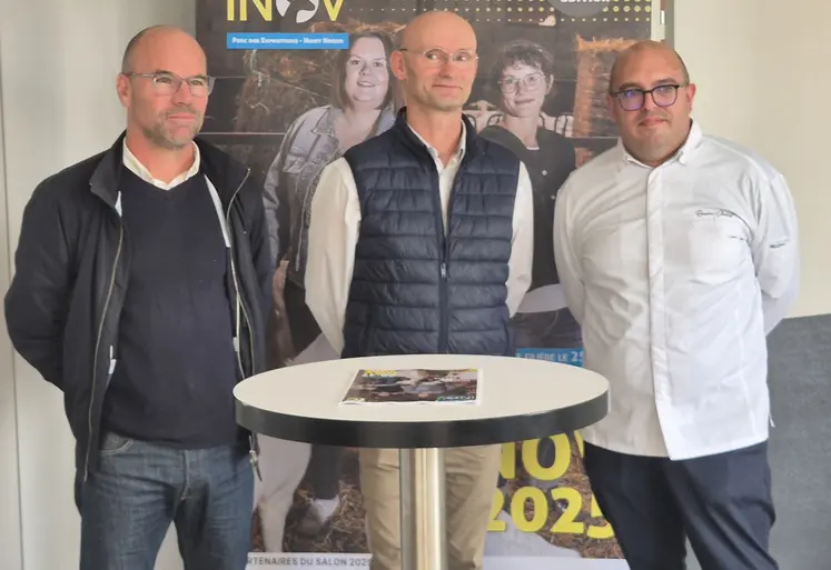 Samuel Hérault, président de Capr'Inov entouré de Florent Simmonet (Niort Agglo) et de Romain Chollet (Chollet Traiteur), partenaires du salon