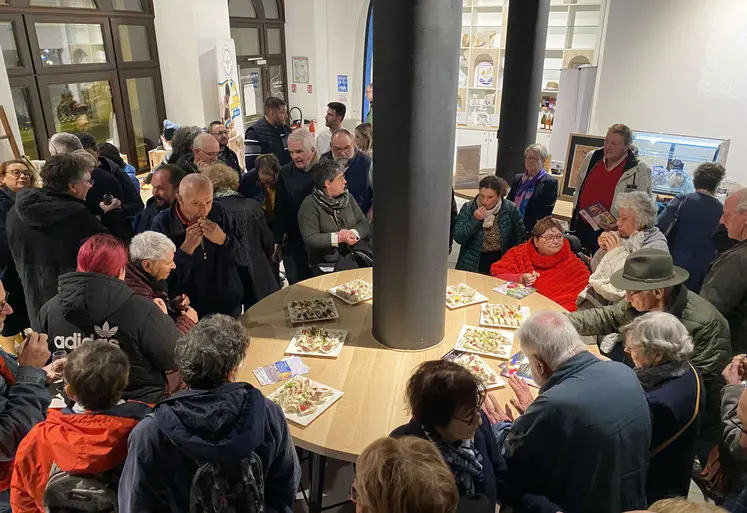 dégustation d'amuse-bouches à base de Poulet du Bourbonnais