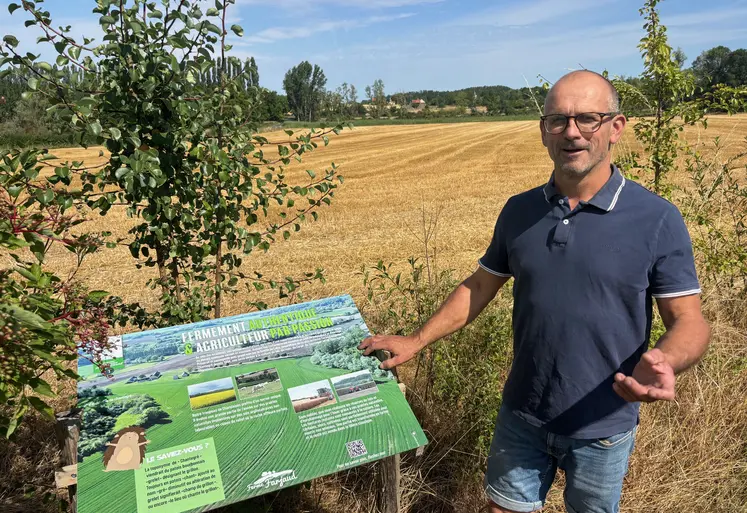 Jérôme Farjaud a mis en place un sentier de randonnée sur son exploitation.