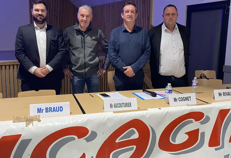 De gauche à droite, Valentin Braud, qui a présenté les comptes annuels, Jean-Michel Aucouturier et Édouard Cognet, respectivement directeur et président de la SICAGIEB, et Geoffrey Rivaux, représentant de la Chambre d'agriculture de l'Allier. 