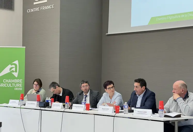 Line Dauphin (directrice service élevage Chambre d’agriculture Creuse), Francis Haberstock (directeur Chambre d’agriculture Creuse), Pascal Lerousseau (Président Chambre d’agriculture Creuse), Anne-Frackowiak-Jacobs (Préfète de la Creuse), Bernard Layre (Président Chambre d’agriculture Nouvelle-Aquitaine) et Bertrand Labar (élu Conseil départemental en charge de l’agriculture).