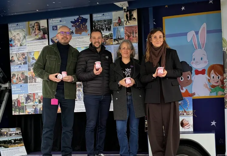 Le magibus de Magie à l'Hôpital a fait une halte à Charroux mi décembre. 