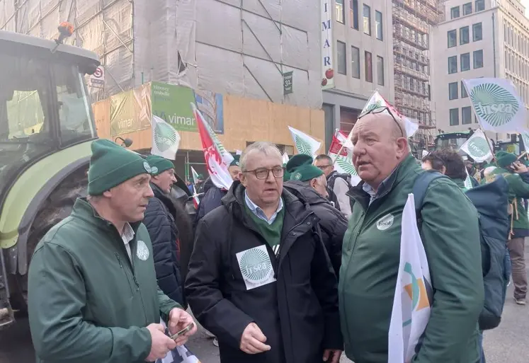 Les responsables de la FNB lors de la manifestation à Strasbourg contre l’accord UE-Mercosur.