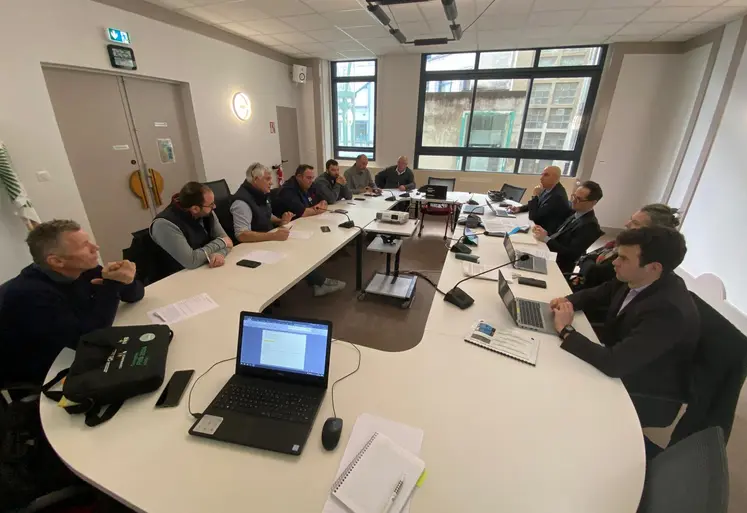 Une délégation des représentants de la FNSEA 03, des JA 03 et de la Chambre d'agriculture de l'Allier a été reçue par le Préfet et les services de l'État le 9 janvier pour exposer leurs revendications.