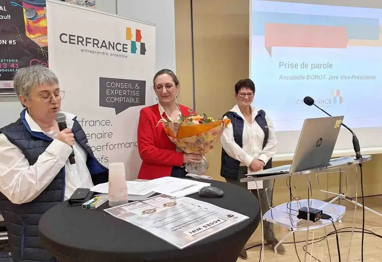 Cécile Dif Puech ( à droite) présidait sa dernière assemblée générale. Annabelle Borot (à gauche) lui succède. Agricultrice à Vichel, elle était 1ere vice-présidente de CERFRANCE Puy-de-Dôme Avenir.