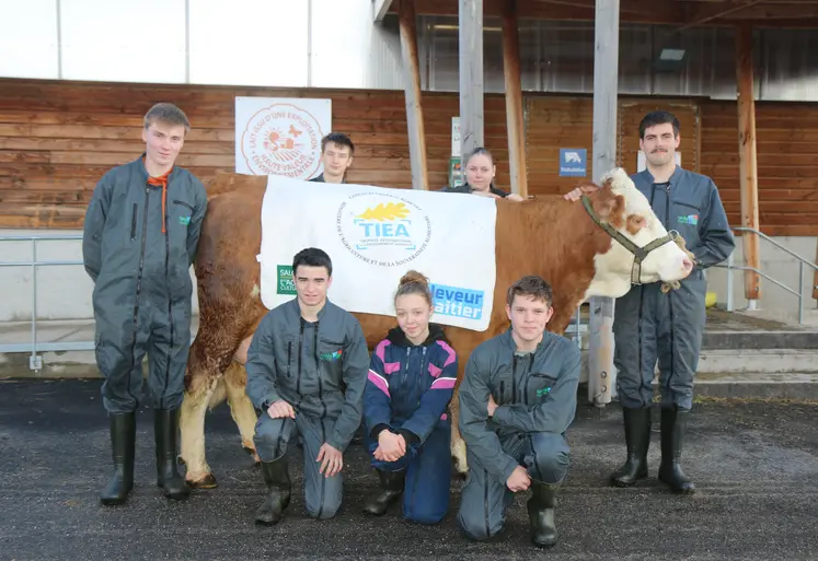 Les sept élèves du lycée agricole de Saint-Chély-d'Apcher en pleine préparation du TIEA