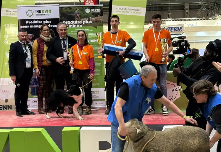 Alexandre Delabre, 3ᵉ sur le podium aux côtés des autres gagnants de la finale nationale des Ovinpiades 2026.