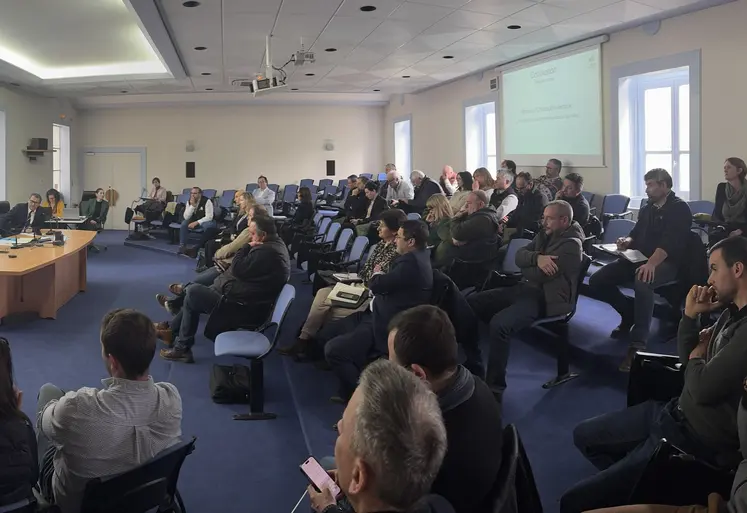 vue d'ensemble de la réunion dans l'amphithéâtre de la préfecture de l'Allier