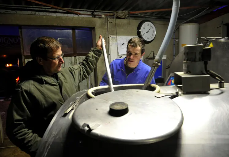 tank à lait avec des gens
